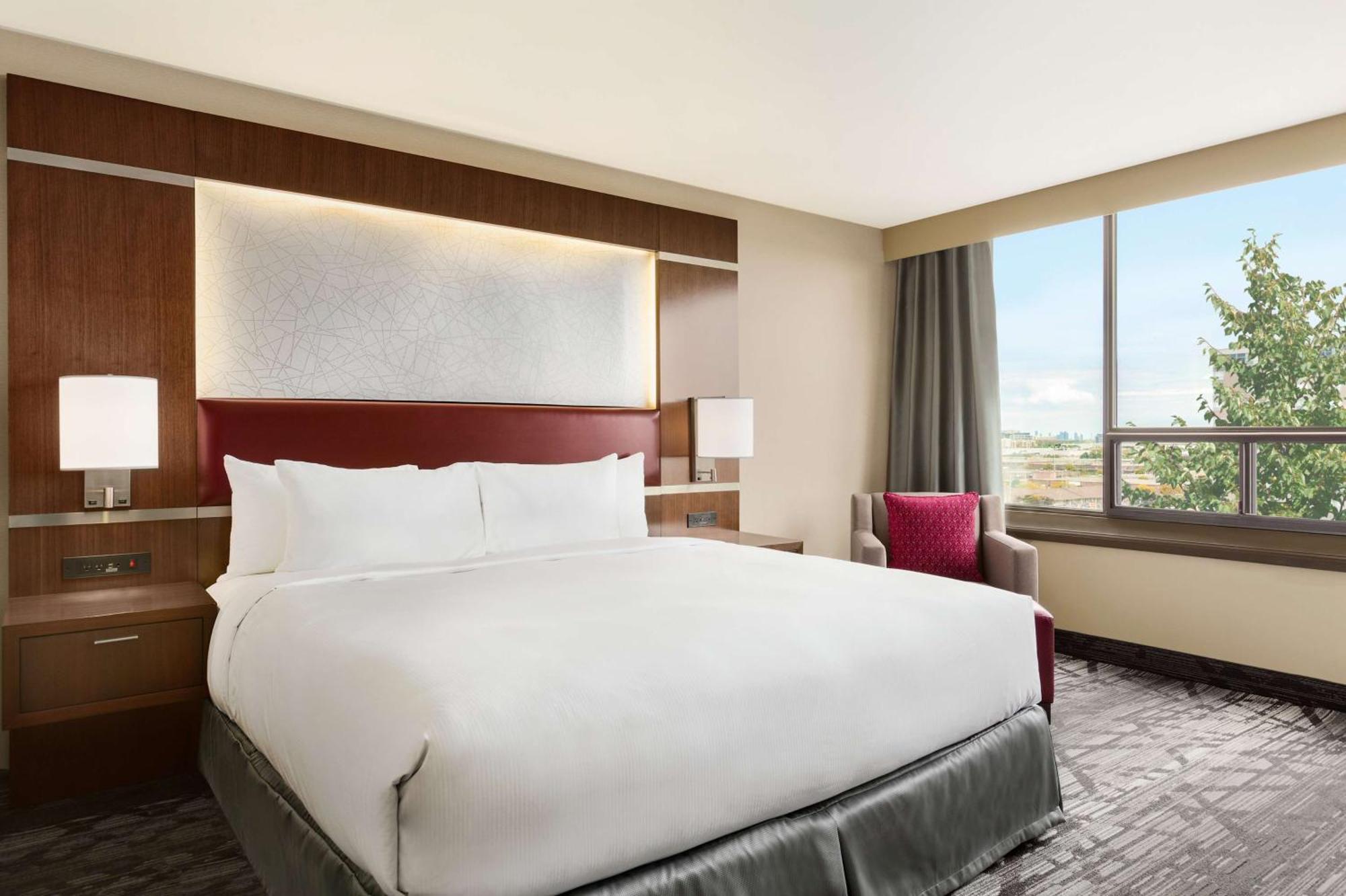 Doubletree By Hilton Toronto Airport West 4*