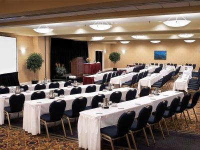 Hotel Doubletree By Hilton Toronto Airport West 4*