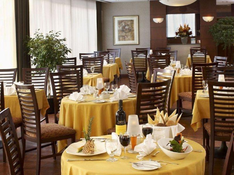 Hotel Doubletree By Hilton Toronto Airport West 4*