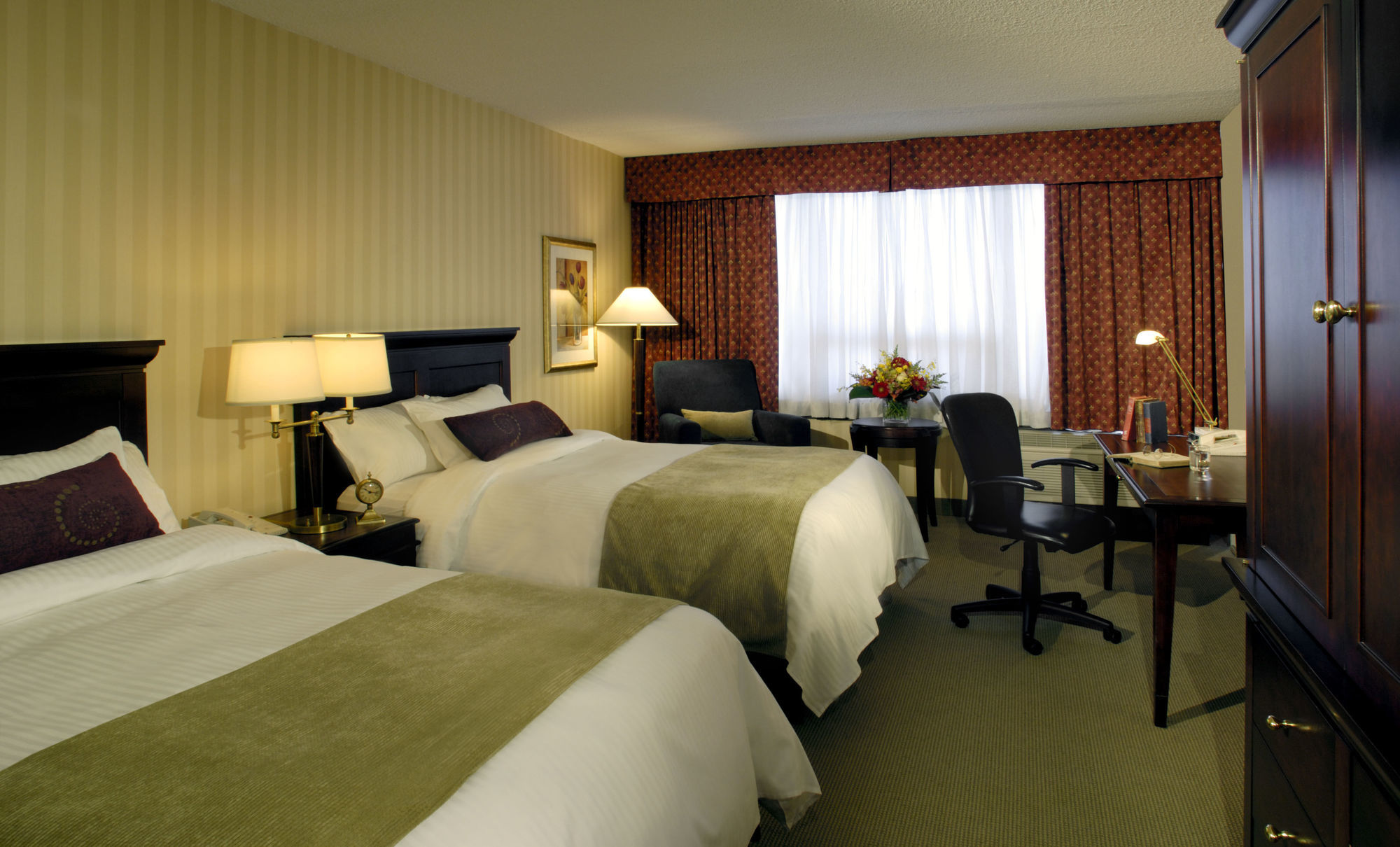 Hotel Doubletree By Hilton Toronto Airport West 4*